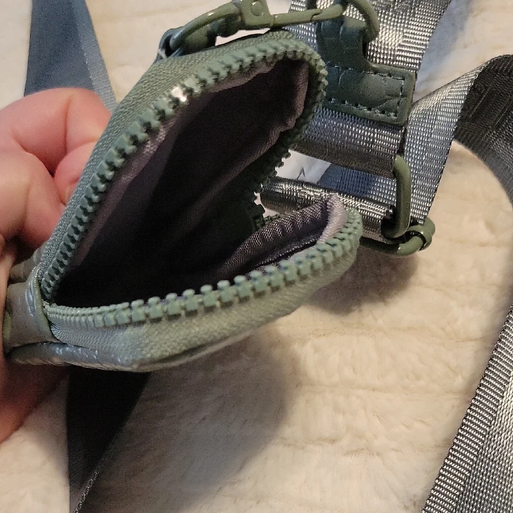NWOT Madden Girl Green Cross Body Mini Tote in Faux Crocodile - Picture 8 of 11